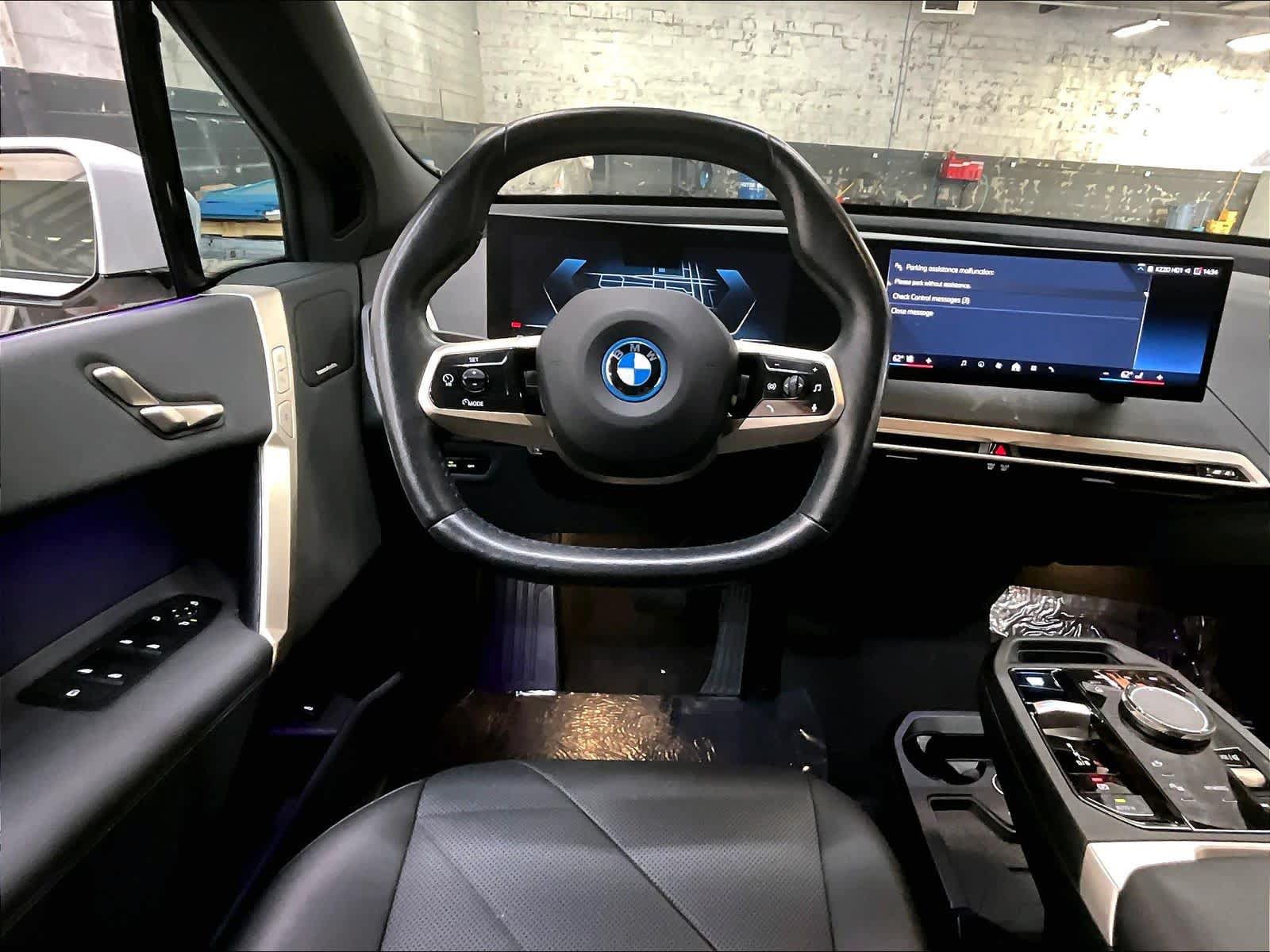 Used 2024 BMW iX xDrive50 w/ Sport Package AWD/4WD image 8