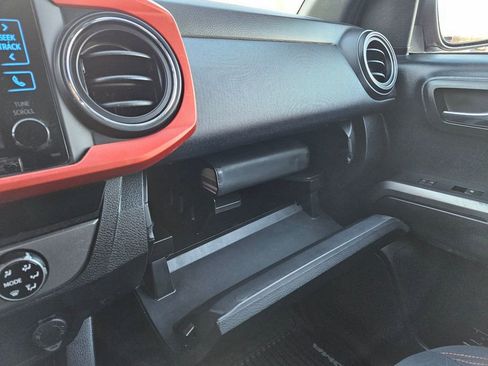 Used 2016 Toyota Tacoma TRD Off-Road image 18