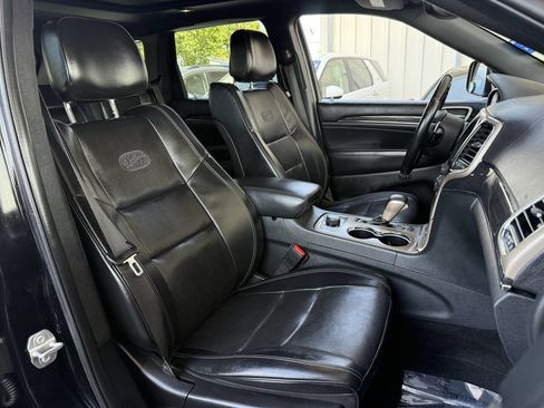 Used 2017 Jeep Grand Cherokee Overland w/ Jeep Active Safety Group image 16