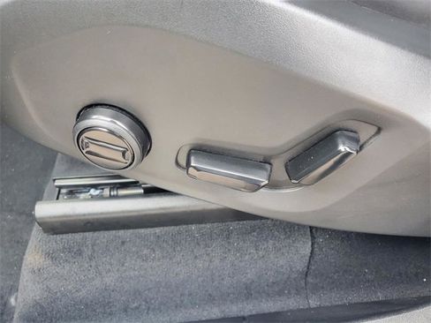 Certified 2025 Volvo XC90 B6 Plus image 16