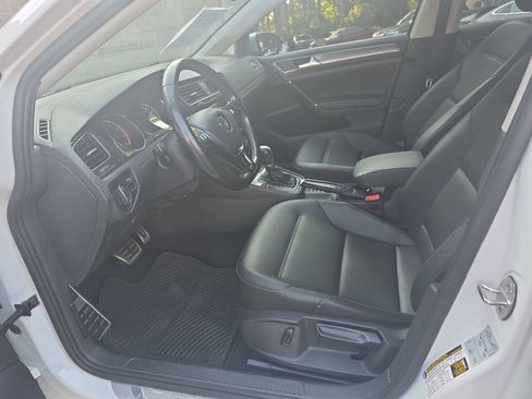 Used 2018 Volkswagen Golf Alltrack SE AWD/4WD image 6