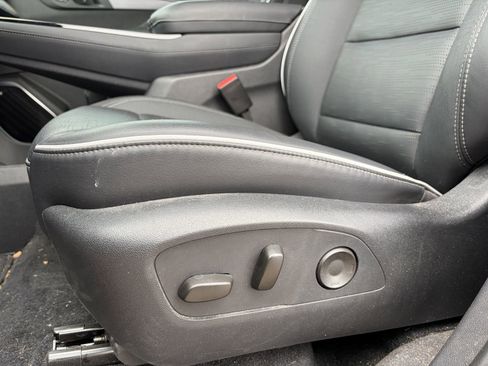 Used 2025 Buick Enclave Sport Touring FWD image 10
