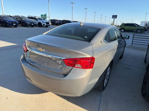 Used 2017 Chevrolet Impala LT image 3