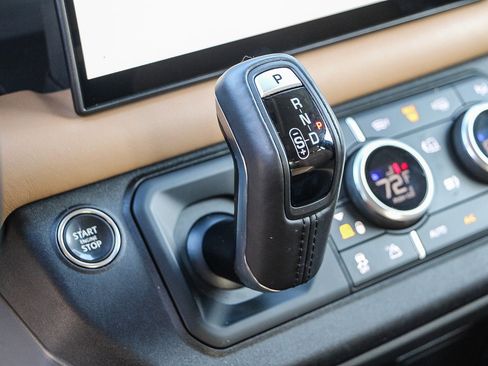 Used 2025 Land Rover Defender 130 X-Dynamic SE image 21