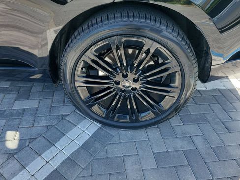 Certified 2025 Land Rover Range Rover SE AWD/4WD image 14