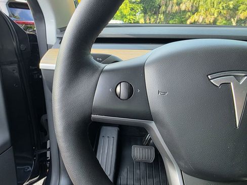 Used 2024 Tesla Model Y Long Range AWD/4WD image 21
