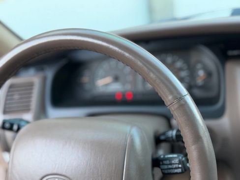 Used 1996 Toyota Avalon XLS image 16