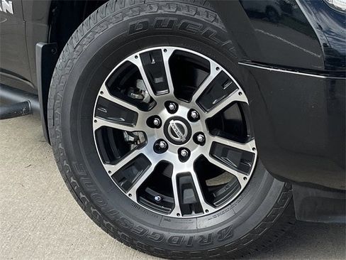 Used 2021 Nissan Titan SV w/ SV Convenience Package image 9