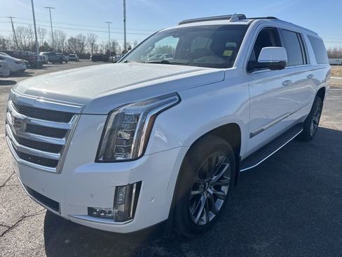 Used 2017 Cadillac Escalade ESV Premium Luxury image 5
