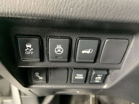 Used 2019 Nissan Pathfinder SL image 9