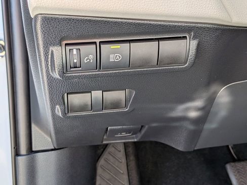 Used 2023 Toyota Corolla Cross L image 14