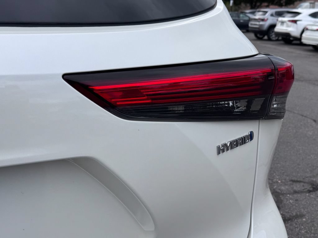 Used 2020 Toyota Highlander XLE AWD/4WD image 9