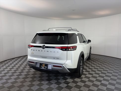 Certified 2023 Nissan Pathfinder SL w/ Lighting Package (N92) image 11