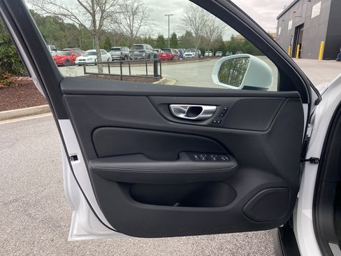 Used 2025 Volvo V60 B5 Cross Country Plus image 26