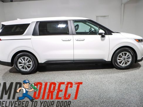 Used 2023 Kia Carnival LX image 6