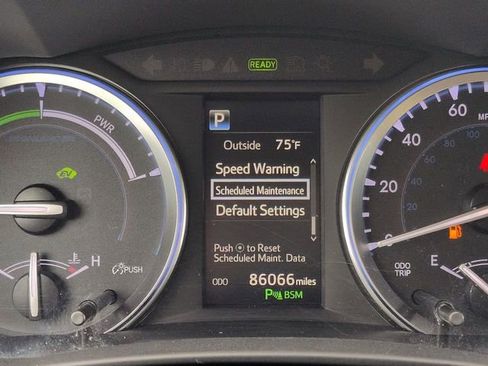 Used 2017 Toyota Highlander Limited AWD/4WD image 28
