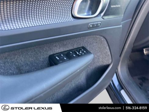 Used 2022 Volvo XC40 P8 Recharge Ultimate image 20