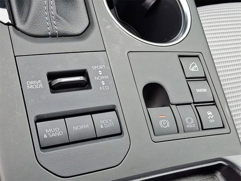 Used 2023 Toyota Highlander LE image 25