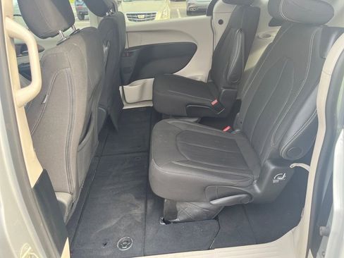 Used 2024 Chrysler Voyager LX image 23