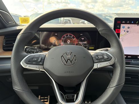 New 2026 Volkswagen Tiguan SEL R-Line AWD/4WD image 15