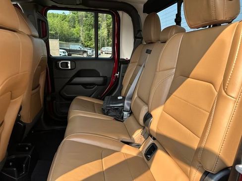 Used 2021 Jeep Gladiator Overland w/ Popular Equipment Package AWD/4WD image 17