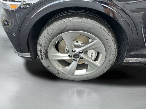 New 2026 Genesis GV70 2.5T Advanced AWD/4WD image 37