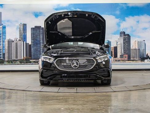 Used 2026 Mercedes-Benz E 350 4MATIC Sedan image 4