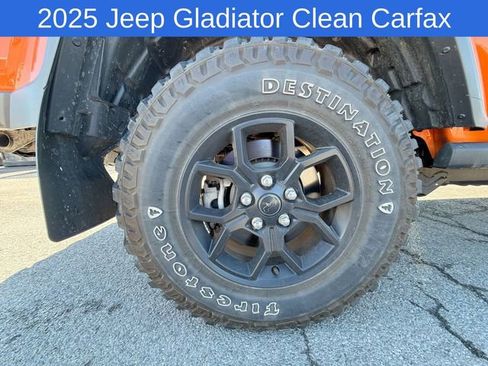 Used 2025 Jeep Gladiator Sport AWD/4WD image 9