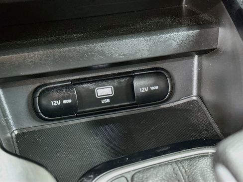Used 2025 Kia Soul LX w/ LX Technology Package FWD image 25