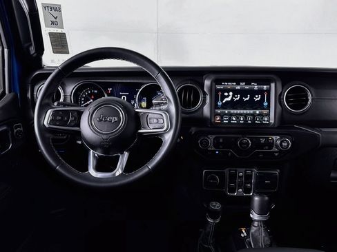 Used 2022 Jeep Wrangler Unlimited Sahara AWD/4WD image 12