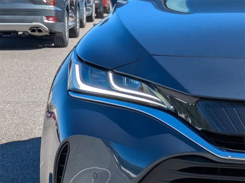 Used 2024 Toyota Venza Limited image 9