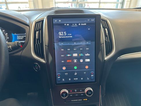 Used 2024 Ford Edge Titanium w/ Class II Trailer Tow Package image 17