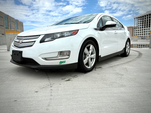 Used 2014 Chevrolet Volt FWD image 5