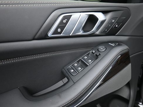 Used 2026 BMW X5 xDrive40i w/ M Sport Package image 9