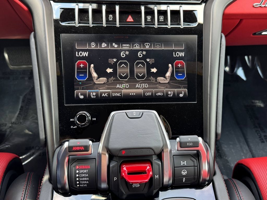 Used 2022 Lamborghini Urus AWD/4WD image 30