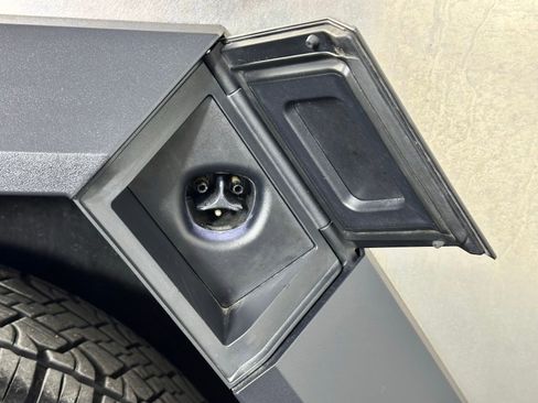 Used 2025 Tesla Cybertruck AWD Crew Cab image 14