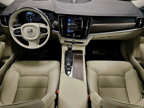 Used 2020 Volvo V90 T6 Cross Country image 13