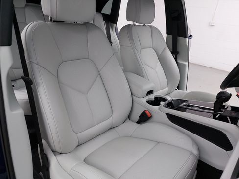 Certified 2026 Porsche Macan AWD/4WD image 12