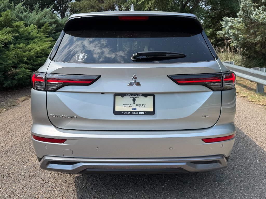 Used 2025 Mitsubishi Outlander SE FWD image 6