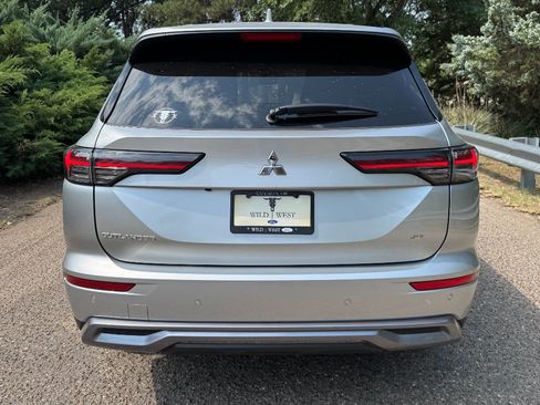 Used 2025 Mitsubishi Outlander SE FWD image 6