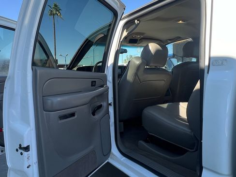 Used 2005 Chevrolet Silverado 2500 LT w/ Heavy-Duty Power Package RWD image 21