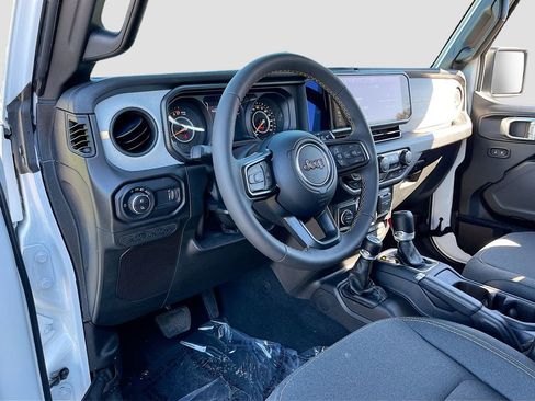 Certified 2024 Jeep Gladiator Sport image 9
