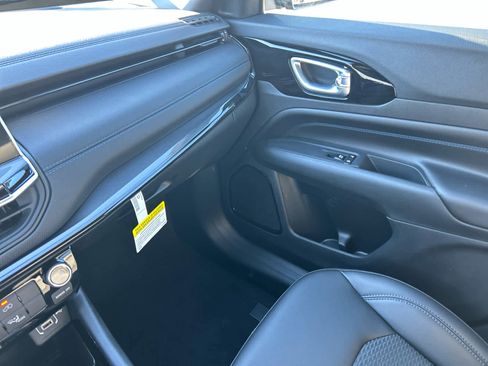 New 2026 Jeep Compass Latitude image 26