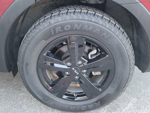 Used 2023 Kia Sorento LX image 12