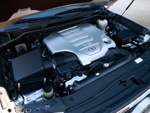 Used 2017 Toyota Land Cruiser image 61