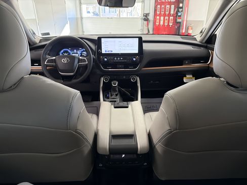 New 2026 Toyota Grand Highlander Limited AWD/4WD image 30