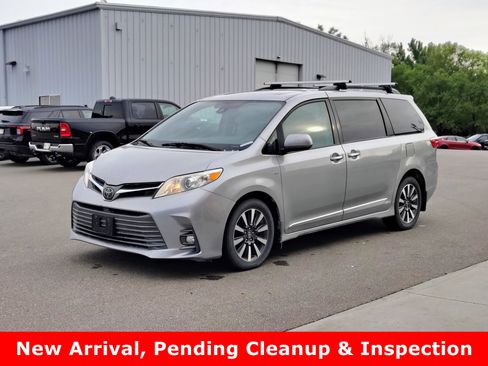 Used 2018 Toyota Sienna XLE w/ XLE Navigation Package AWD/4WD image 1