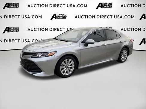Used 2020 Toyota Camry LE image 1