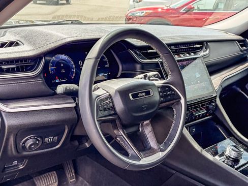 Used 2023 Jeep Grand Cherokee L Limited w/ Luxury Tech Group II image 8