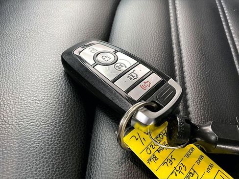 Used 2024 Ford Edge SEL w/ Convenience Package image 11